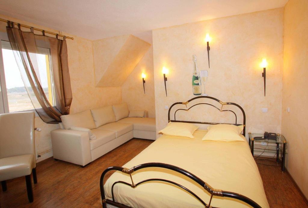 Hotel Restaurant Champ Alsace Haguenau Rom bilde